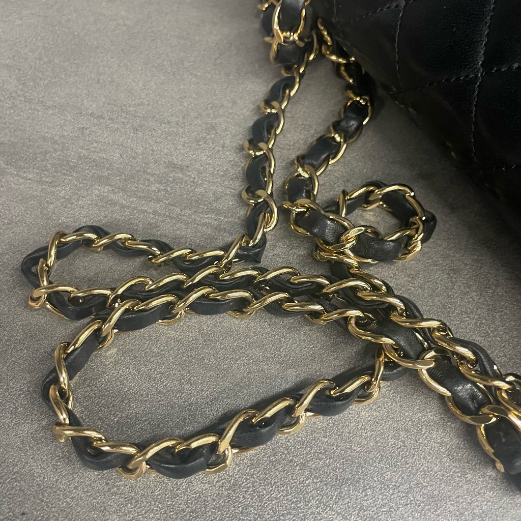 Chanel Classic Flap sheepskin middle size Black-Gold